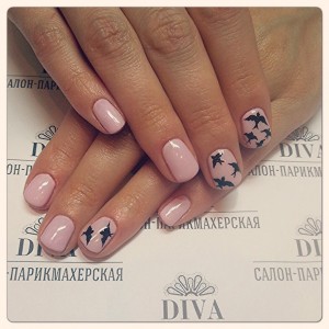 Покрытие гель лак (Shellac) + маникюр + дизайн 590 руб.