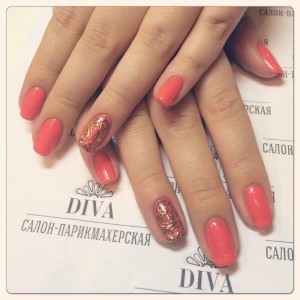Покрытие гель лак (Shellac) + маникюр + дизайн 590 руб.