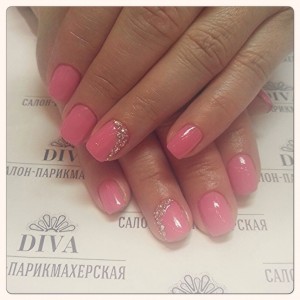 Покрытие гель лак (Shellac) + маникюр + дизайн 590 руб.