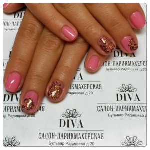 Покрытие гель лак (Shellac) + маникюр + дизайн 590 руб.