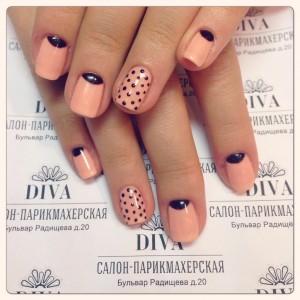 Покрытие гель лак (Shellac) + маникюр + дизайн 590 руб.