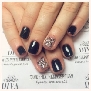 Покрытие гель лак (Shellac) + маникюр + дизайн 590 руб.
