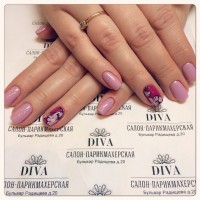 Покрытие гель лак (Shellac) + маникюр + дизайн 590 руб.