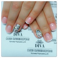 Покрытие гель лак (Shellac) + маникюр + дизайн 590 руб.