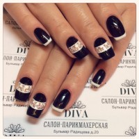 Коррекция наращ. ногтей+маникюр+дизайн 1000 руб.